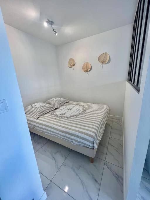 Studio 4 Couchages A 12 Min De La Plage A Pied Avec Wifi, Le Parking Est En Option อองทีบส์ ภายนอก รูปภาพ