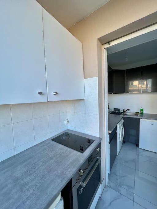 Studio 4 Couchages A 12 Min De La Plage A Pied Avec Wifi, Le Parking Est En Option อองทีบส์ ภายนอก รูปภาพ